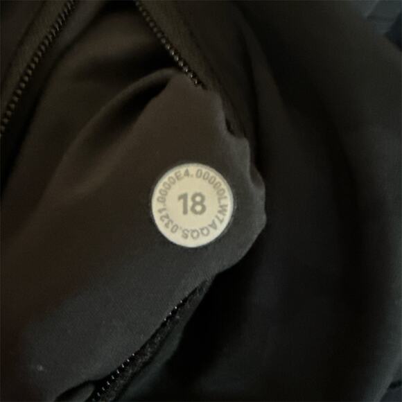 Lululemon Women's Tracker Low-Rise Lined Short 4" Shorts Black Camo Size 18 - Picture 5 of 6